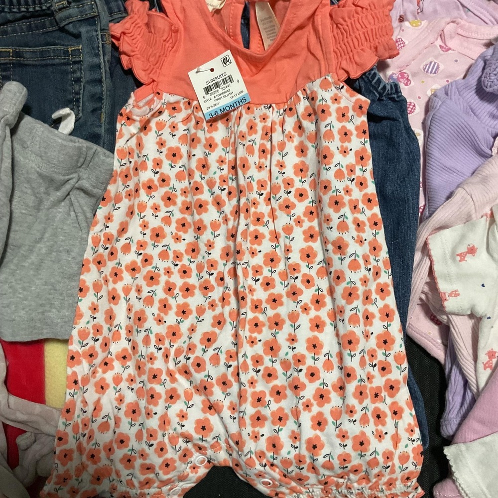 Mixed Brands 37pc Clothes Lot Girls NB-6M Multicolor Layette Bodysuits Sleepers - Picture 5 of 7